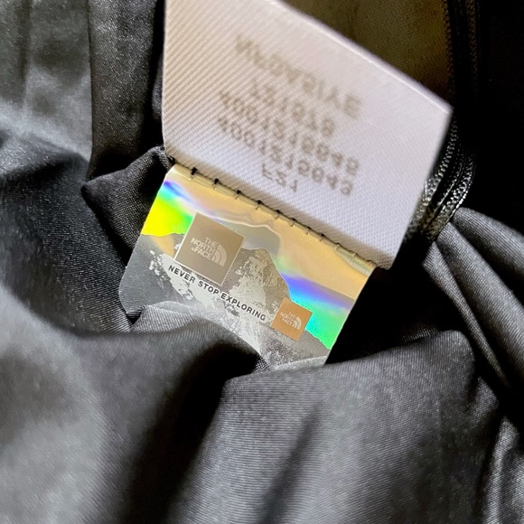 The North Face Girls’ Dealio City Jacket In Black Sparkle - Picture 10 of 12